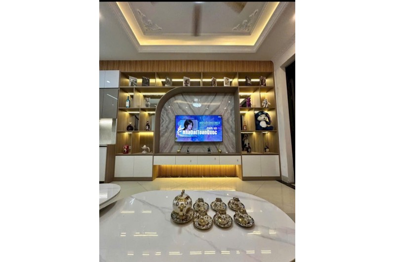 BÁN NHÀ NGỌC THỤY, LONG BIÊN, PHÂN LÔ QUÂN ĐỘI Chỉ Hơn 9 tỷ - 46m², 5 tầng, Gara, Ô tô tránh