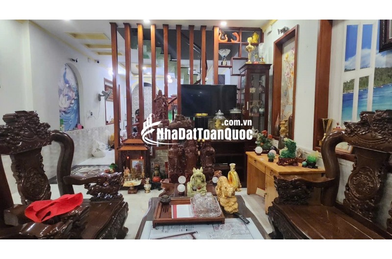 trước mặt hoạt động ĐỈNH 5 TẦNG (CÓ HẦM), địa điểm VÀNG TP DĨ AN, 122M², CHỈ 10.8 TỶ TL