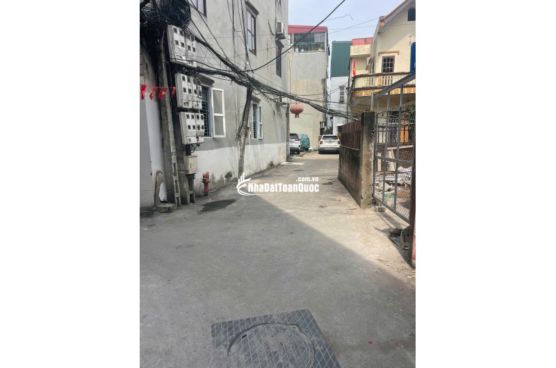Bán Gấp, nhà 2 tầng Ngọc Thụy, 34m2 Mt4m, gần công viên, 5ty28