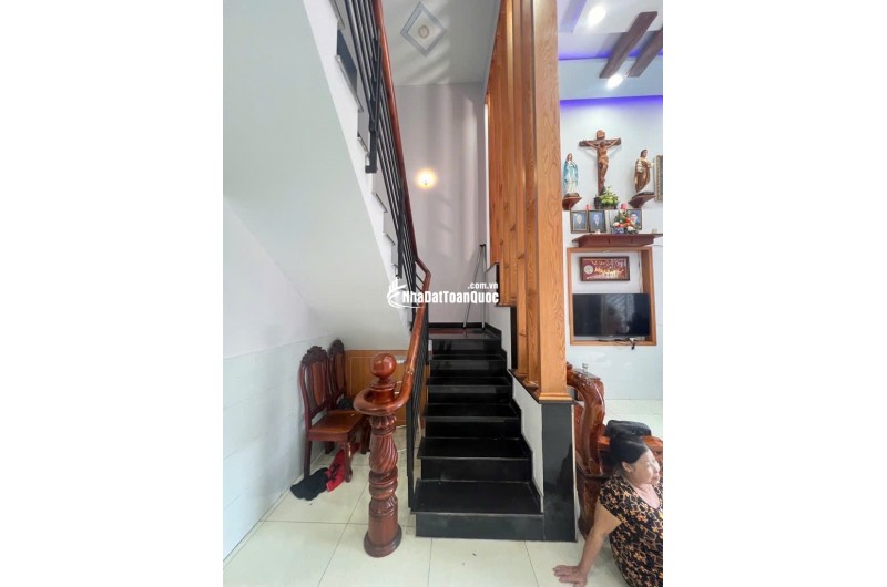 NHÀ ĐƯỜNG OTO ĐÔNG THẠNH HÓC MÔN - NGAY CHỢ GẤU TRỊNH THỊ DỐI VỚI LÊ VĂN KHƯƠNG - 5.7M X17M - 94M2 - GIÁ 5,2 TỶ