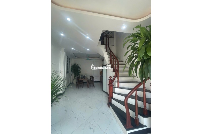 SIÊU PHẨM  LÔ GÓC DI TRẠCH, 5 TẦNG, 40m2 NGÕ THÔNG, NGAY Ô TÔ TRÁNH  6.3 TỶ