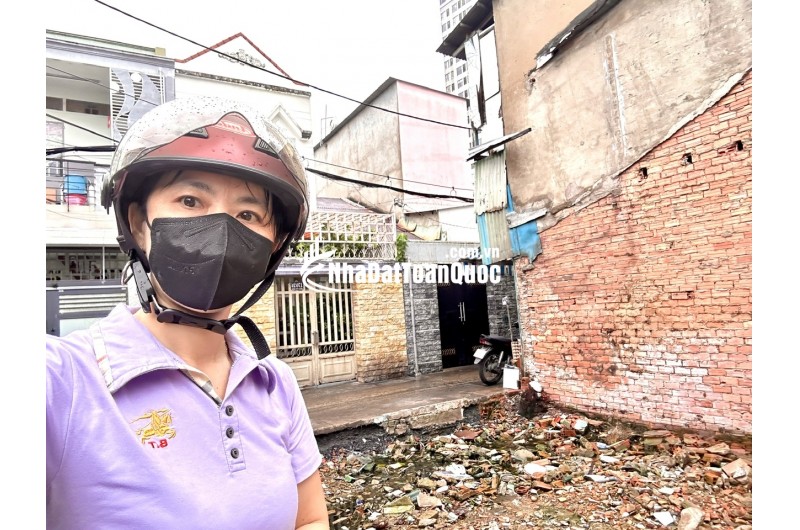 BÁN LÔ ĐẤT NGANG 5.1M- TIỆN XÂY CHDV HOẶC XÂY NHÀ THEO CÔNG NĂNG SŨ DỤNG CỦA CHỦ- TỌA LẠC ĐƯỜNG BẾN VÂN ĐỒN RA HOÀNG DIỆU ĐẾN NGUYỄN TÂT THÀNH.