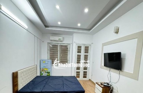 Bán nhà Đông Ngạc 42m2, dân xây 5 tầng, ô tô đỗ cửa, cạnh chợ Kẻ Vẽ