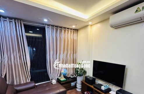 Bán nhà Thuỵ Phương 42m2, dân xây 5 tầng, có sân riêng để xe