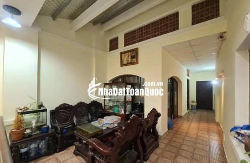 Anh tôi gửi bán gấp nhà Hẻm Xe Hơi Thành Thái, Quận 10 – 12 Tỷ – Nhà 5 Tầng Thang Máy