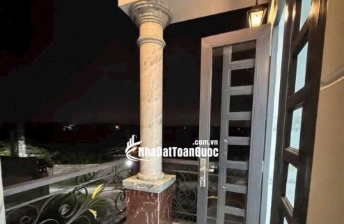 BÁN NHÀ NGAY TRUNG TÂM THỊ TRẤN CẦN GIUỘC GIÁ CỰC TỐT