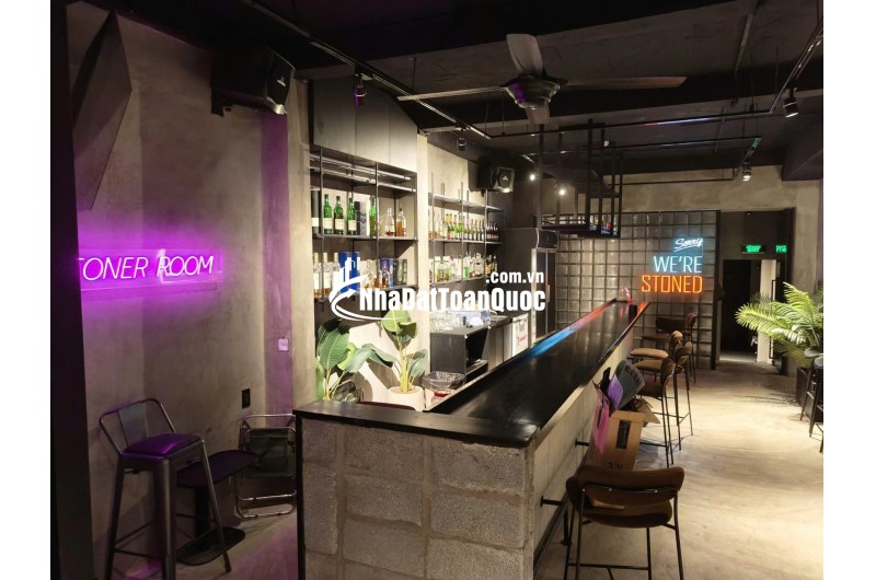 Sang quán bar mặt bằng lầu 3, KP Nhật hẻm 8A Thái Văn Lung Q1