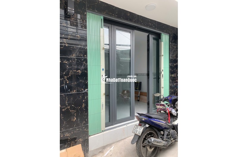 Bán nhà 1 trệt 1 gác suốt cách Nguyễn Văn Linh chỉ 100m nhà mới tinh