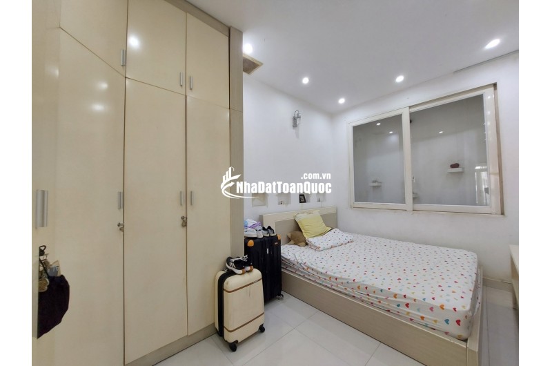 Nhà đẹp đường Phạm Ngũ Lão 5 tầng, 5 phòng ngủ, 54 m2 giá chỉ 13,5 tỷ