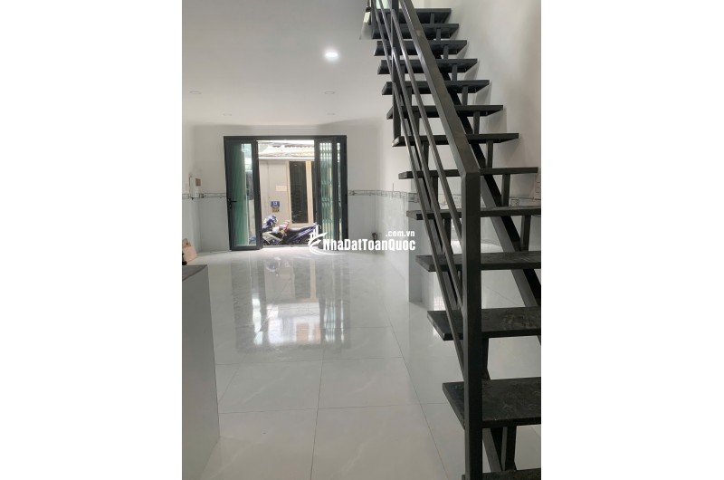 Bán nhà 1 trệt 1 gác suốt cách Nguyễn Văn Linh chỉ 100m nhà mới tinh