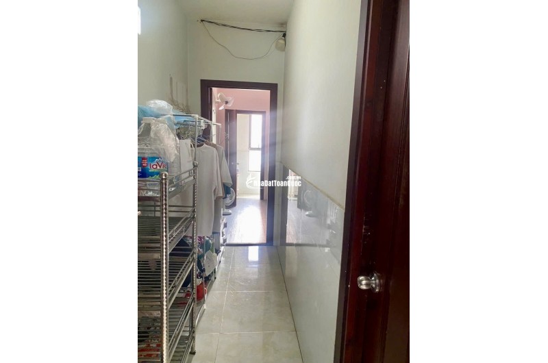 Mặt tiền đường Đề Thám sát Bùi Viện dt 4,2x14m xd 3 tầng giá 16,5 tỷ