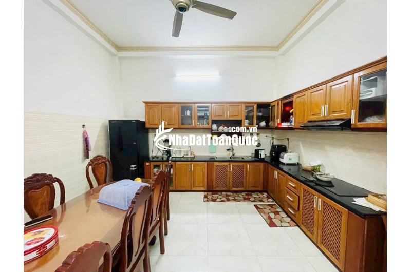 Bán nhà mặt tiền 3 lầu 5PN số 22 Quách Hữu Nghiêm Q.Tân Phú