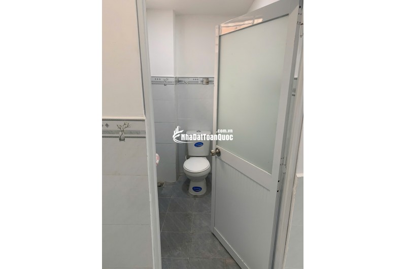 Bán nhà 1 trệt 1 gác suốt cách Nguyễn Văn Linh chỉ 100m nhà mới tinh