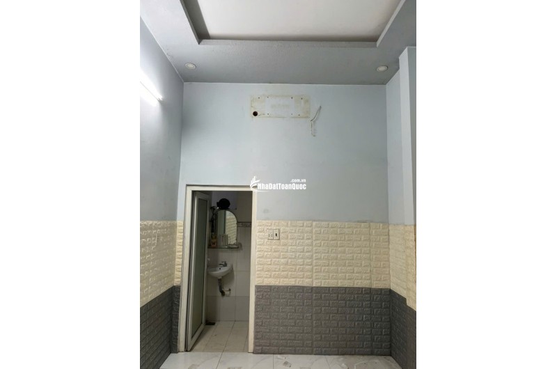 Bán nhà cấp 4 mặt tiền đường 12m KDC chợ đầu mối nông sản Thủ Đức
