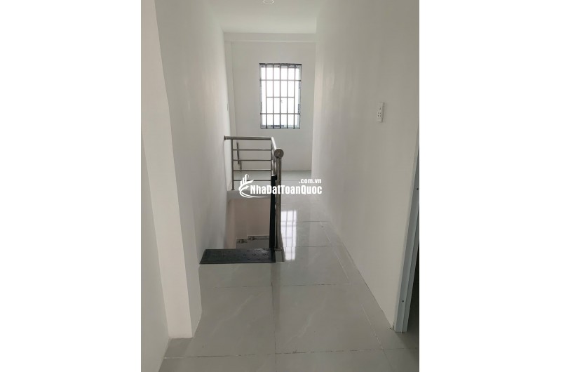 Bán nhà 1 trệt 1 gác suốt cách Nguyễn Văn Linh chỉ 100m nhà mới tinh