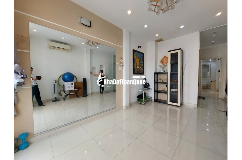 Nhà đẹp đường Phạm Ngũ Lão 5 tầng, 5 phòng ngủ, 54 m2 giá chỉ 13,5 tỷ