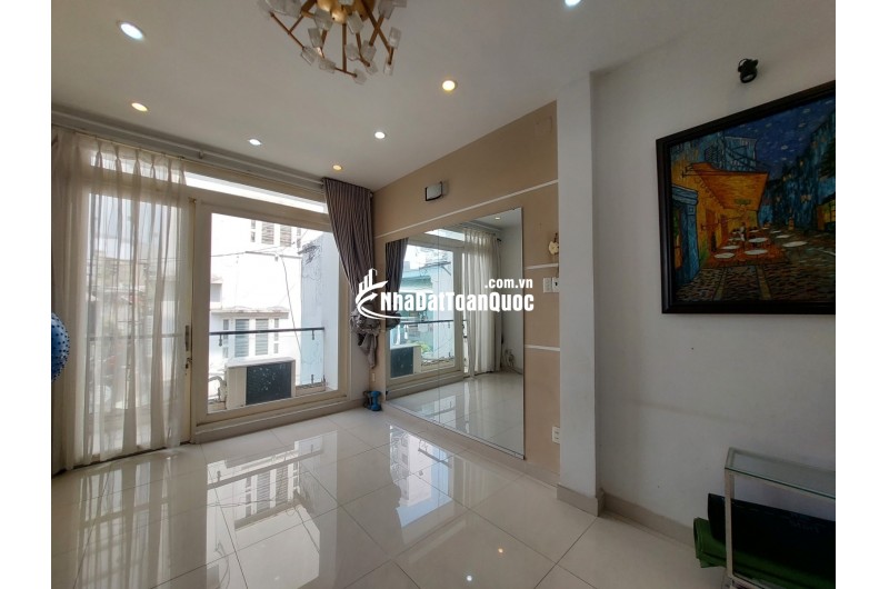 Nhà đẹp đường Phạm Ngũ Lão 5 tầng, 5 phòng ngủ, 54 m2 giá chỉ 13,5 tỷ