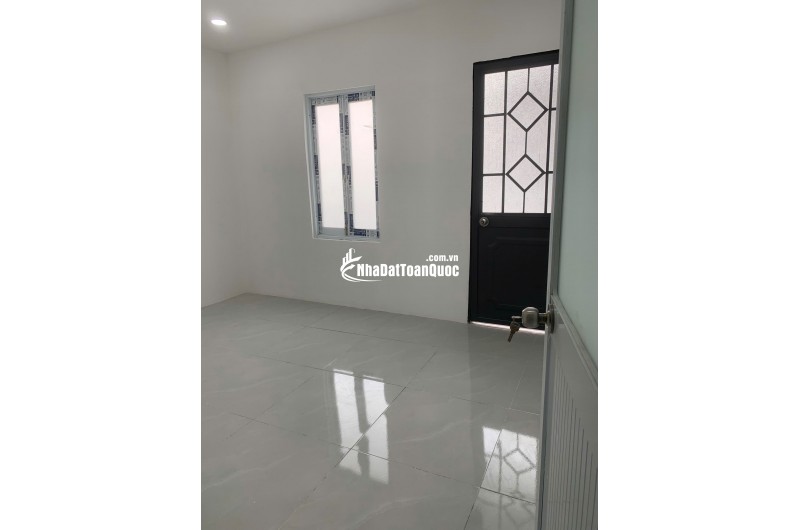 Bán nhà 1 trệt 1 gác suốt cách Nguyễn Văn Linh chỉ 100m nhà mới tinh