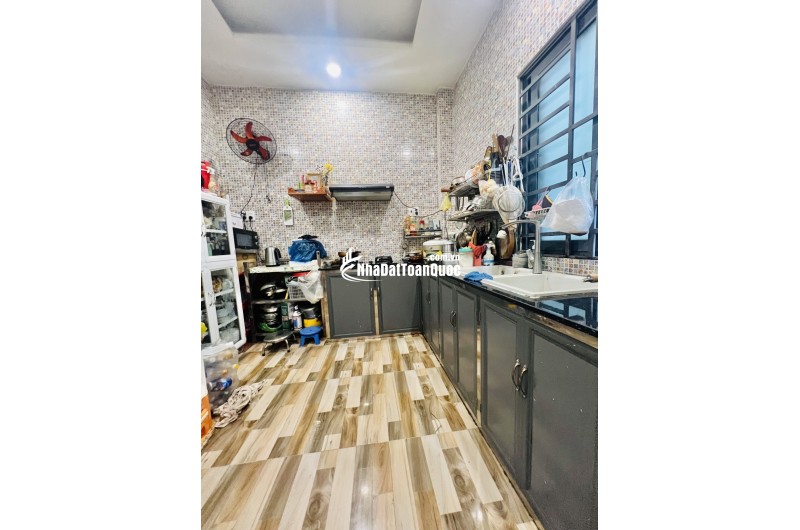 Nhà mặt tiền chợ Tân Bình, 4x17,5 xây 4 tầng cứng đẹp giá chỉ 9,999 tỷ