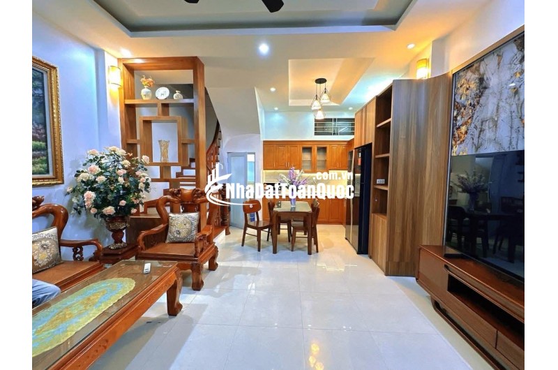 Bán nhà ngõ 132 cầu giấy 59m x5 tầng giá 15,5 tỷ ,cách ô tô 20m