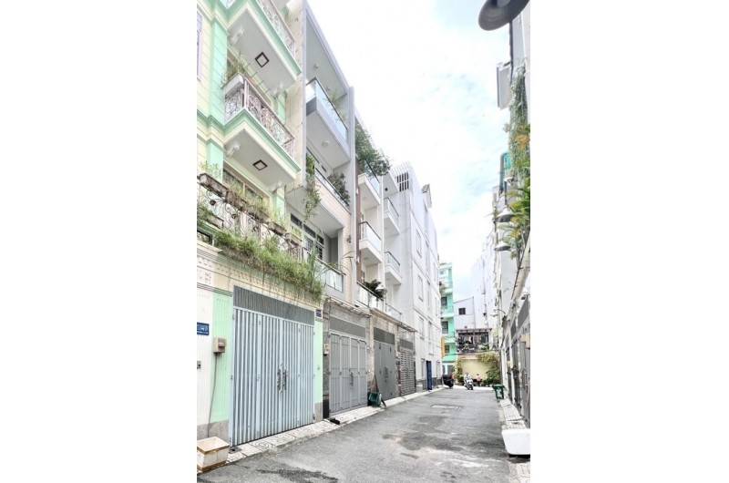 KHU ĐỒNG BỘ HẺM Ô TÔ TRÁNH NHAU NGAY EMART PHẠM VĂN CHIÊU