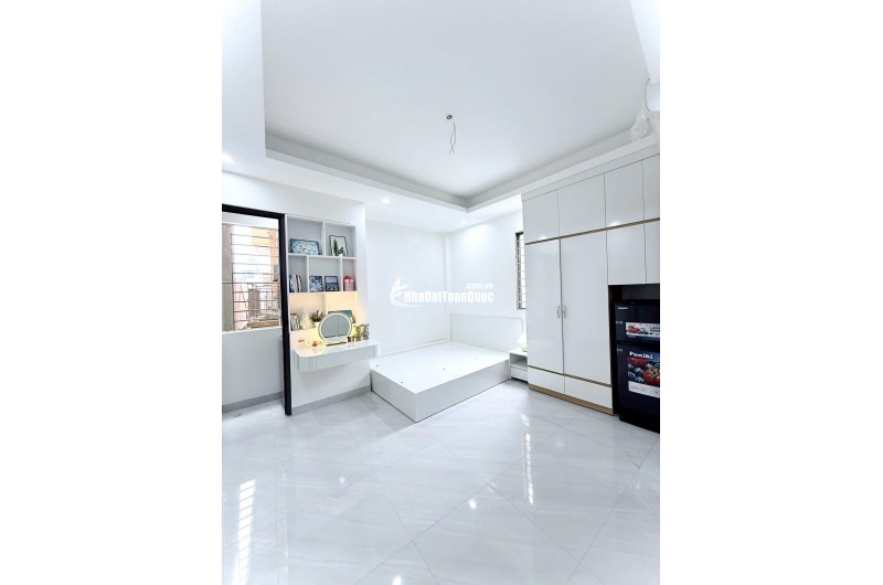 Cho con ra ở riêng - Cần bán gấp tòa CCMN ngõ 254 Minh Khai.