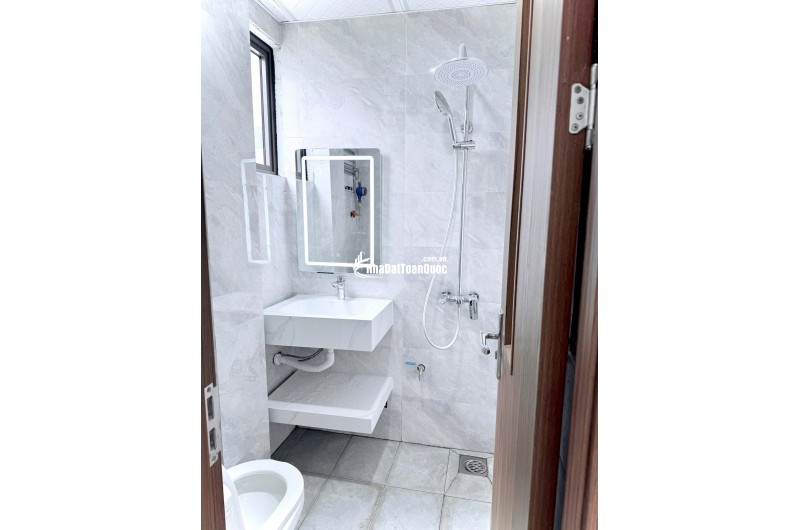 Cho con ra ở riêng - Cần bán gấp tòa CCMN ngõ 254 Minh Khai.