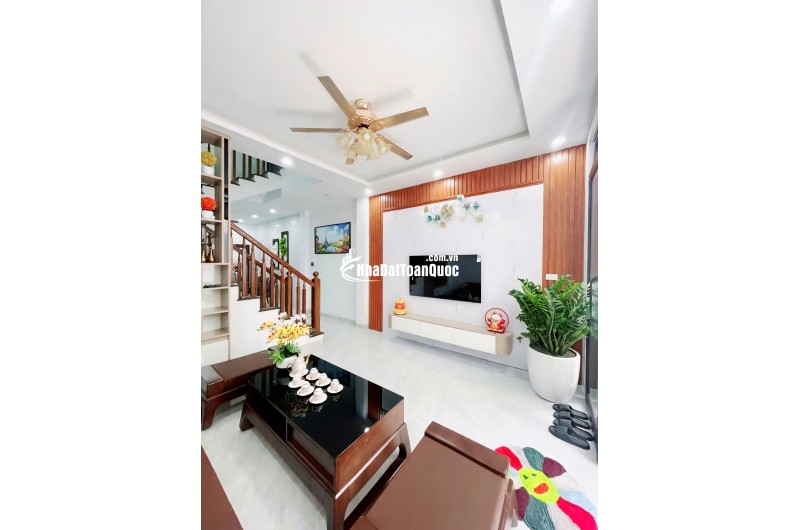 Bán nhà Hoàng Hoa Thám ngõ ô tô thông, gần phố, 44m² x 5 tầng hơn 14 tỷ