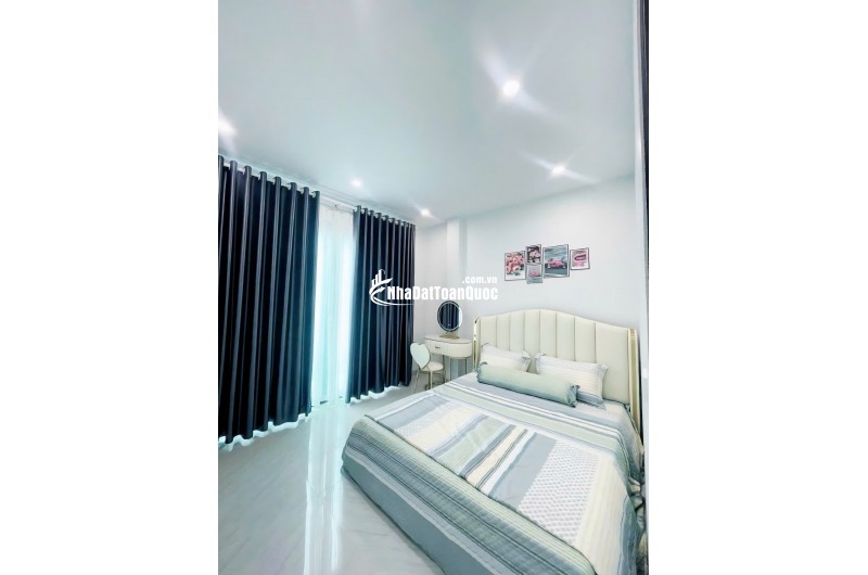 Bán nhà Hoàng Hoa Thám ngõ ô tô thông, gần phố, 44m² x 5 tầng hơn 14 tỷ