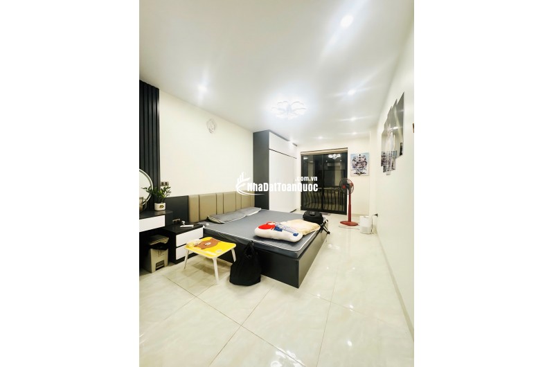 Lô góc Hoàng Hoa Thám, 2 mặt thoáng, 10m ra ô tô – 11 tỷ