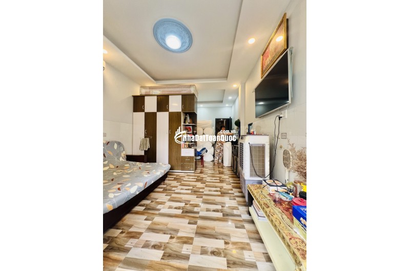 Nhà mặt tiền chợ Tân Bình, 4x17,5 xây 4 tầng cứng đẹp giá chỉ 9,999 tỷ