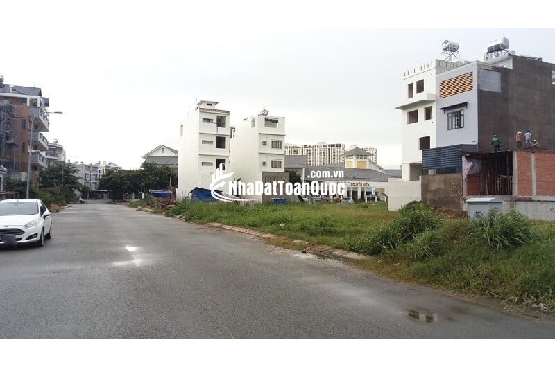 Cần ra gấp lô đất DT 826 Long An