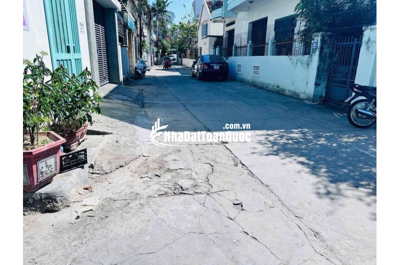 BÁN NHÀ HẺM ĐẶNG TẤT – GẦN BIỂN, 217M² – GIÁ CHỈ 12 TỶ (THƯƠNG LƯỢNG)
 • Vị trí: Hẻm đường Đặng Tất, khu vực dân cư yên tĩnh, cách biển chỉ vài phút