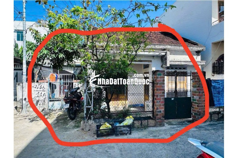 BÁN NHÀ HẺM ĐẶNG TẤT – GẦN BIỂN, 217M² – GIÁ CHỈ 12 TỶ (THƯƠNG LƯỢNG)
 • Vị trí: Hẻm đường Đặng Tất, khu vực dân cư yên tĩnh, cách biển chỉ vài phút