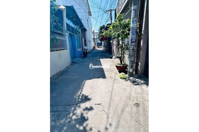 BÁN NHÀ HẺM ĐẶNG TẤT – GẦN BIỂN, 217M² – GIÁ CHỈ 12 TỶ (THƯƠNG LƯỢNG)
 • Vị trí: Hẻm đường Đặng Tất, khu vực dân cư yên tĩnh, cách biển chỉ vài phút