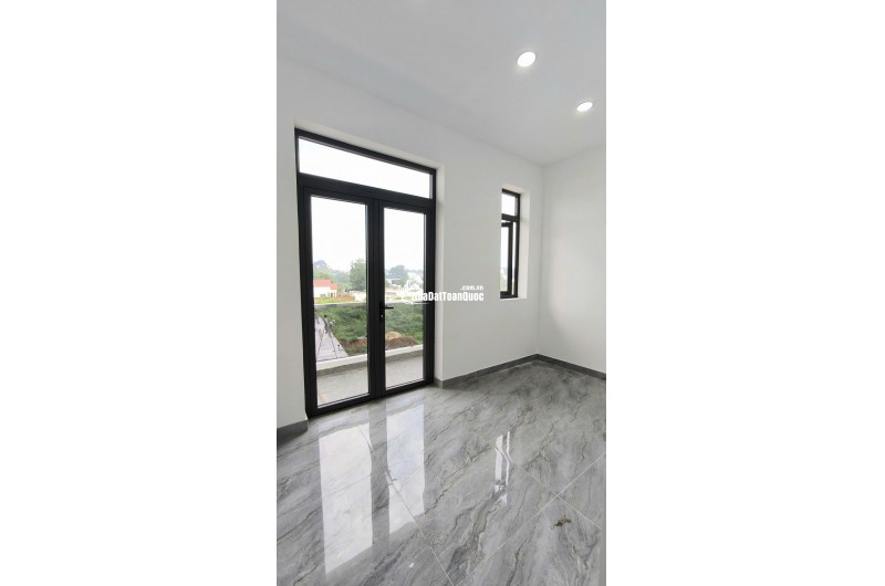 Cần bán gấp căn nhà 3 tầng nằm tại chợ Rạch Kiến - Long An