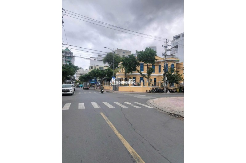 BÁN ĐẤT MẶT TIỀN ĐƯỜNG HÀN THUYÊN - NHA TRANG (XƯƠNG HUÂN)
- Diện tích 85.1m2 full ODT
- Ngang 5.31m nở hậu 5.37m. Hướng Đông Bắc
- Đường trước