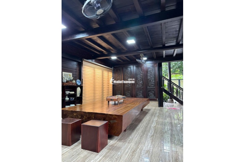 Biệt thự gỗ tâm huyết có hồ Koi
CHỦ ĐI NƯỚC NGOÀI GIẢM GIÁ BÁN NHANH
- Diện tích đất: 279m² (ngang 10m). (Full thổ cư)
- Kết cấu nhà 1 trệt, 1 lầu