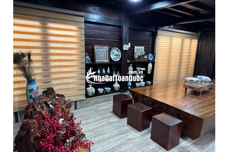 Biệt thự gỗ tâm huyết có hồ Koi
CHỦ ĐI NƯỚC NGOÀI GIẢM GIÁ BÁN NHANH
- Diện tích đất: 279m² (ngang 10m). (Full thổ cư)
- Kết cấu nhà 1 trệt, 1 lầu
