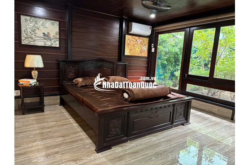Biệt thự gỗ tâm huyết có hồ Koi
CHỦ ĐI NƯỚC NGOÀI GIẢM GIÁ BÁN NHANH
- Diện tích đất: 279m² (ngang 10m). (Full thổ cư)
- Kết cấu nhà 1 trệt, 1 lầu