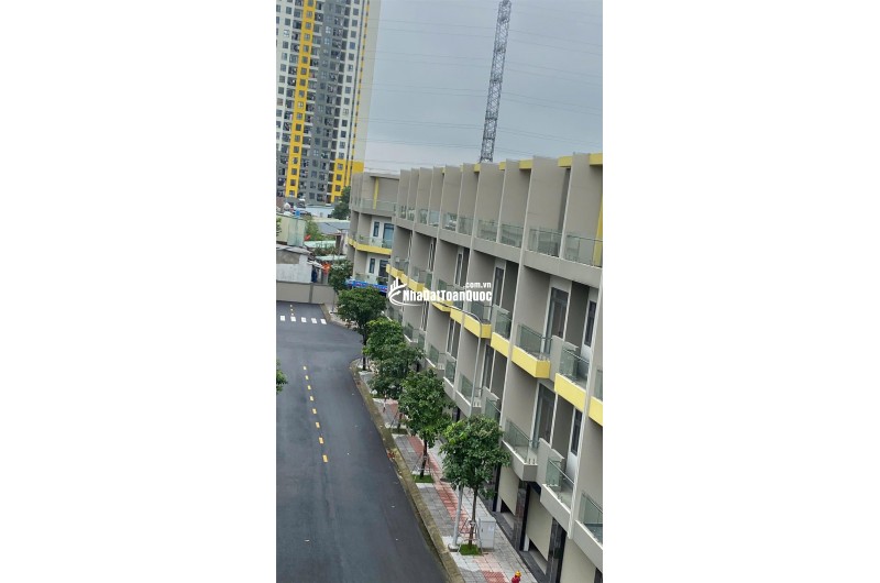 Nhà mặt phố Thống Nhất, Dĩ An: Vị trí vàng, kinh doanh đỉnh, 69m2, 3 tầng, 4PN, 6WC, sổ hồng trao tay, giá hời 8.4 tỷ!