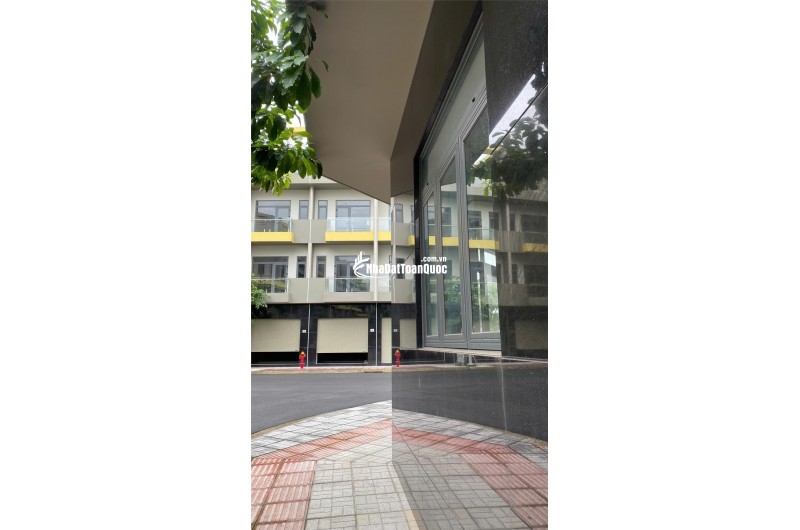 Nhà mặt phố Thống Nhất, Dĩ An: Vị trí vàng, kinh doanh đỉnh, 69m2, 3 tầng, 4PN, 6WC, sổ hồng trao tay, giá hời 8.4 tỷ!