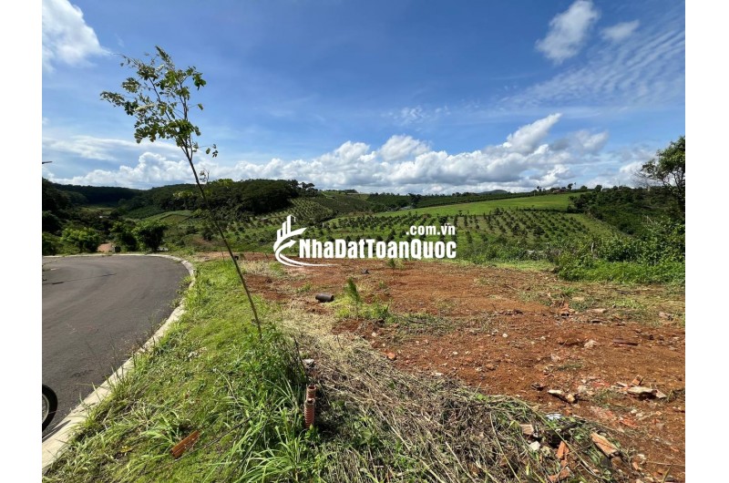 BÁN LÔ ĐẤT NỀN KHU NGHỈ DƯỠNG P2 BẢO LỘC, CÁCH NGÃ 5 ĐAMBRI 6 PHÚT ĐI XE