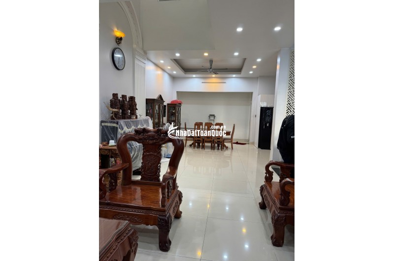 Cho thuê căn biệt thự đường 23, Hiệp Bình Chánh, nhà xây 1 trệt 2 lầu, sân thượng. DT 8x15