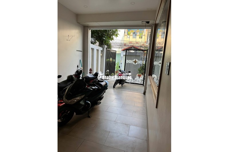 Cho thuê căn biệt thự đường 23, Hiệp Bình Chánh, nhà xây 1 trệt 2 lầu, sân thượng. DT 8x15