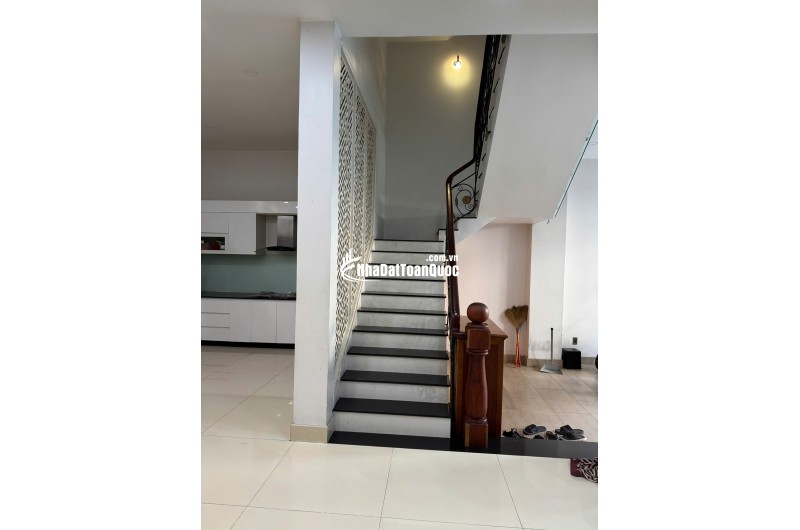 Cho thuê căn biệt thự đường 23, Hiệp Bình Chánh, nhà xây 1 trệt 2 lầu, sân thượng. DT 8x15