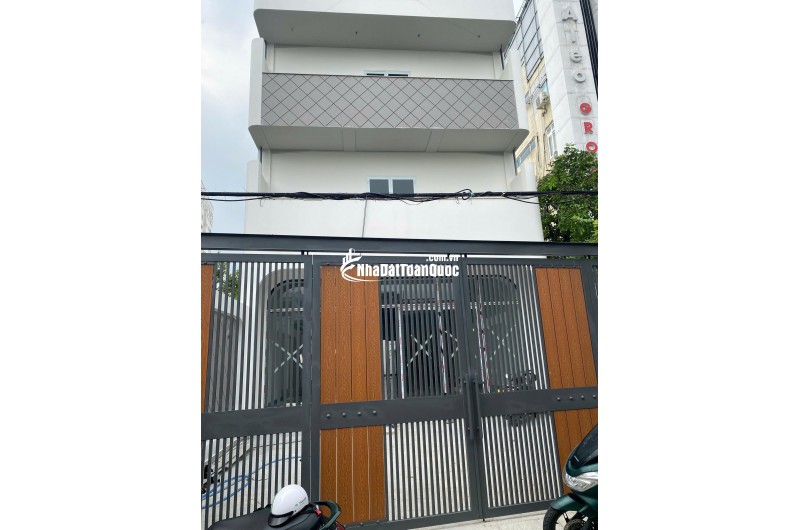 Nhà mặt tiền Phạm Văn Đồng, ngay Gigamall. DT 7.4x29 nhà 1 trệt 2 lầu mới xây