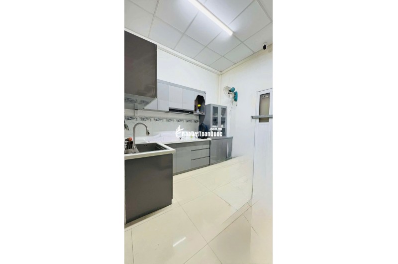 12 Tỷ: bán nhà 3 mặt tiền Phan Đình Phùng Phú Nhuận- ngang hơn 4m- kinh doanh đỉnh. VŨ 0933910039