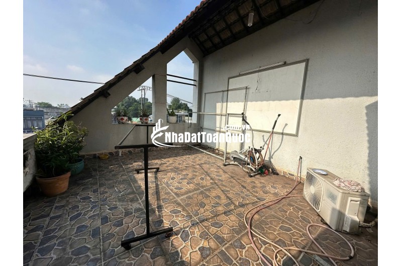 Bán nhà mặt tiền Dương Công Khi, Hóc Môn. DT 200m2, 3 tầng, 6PN. Sổ hồng, giá 15 tỷ.