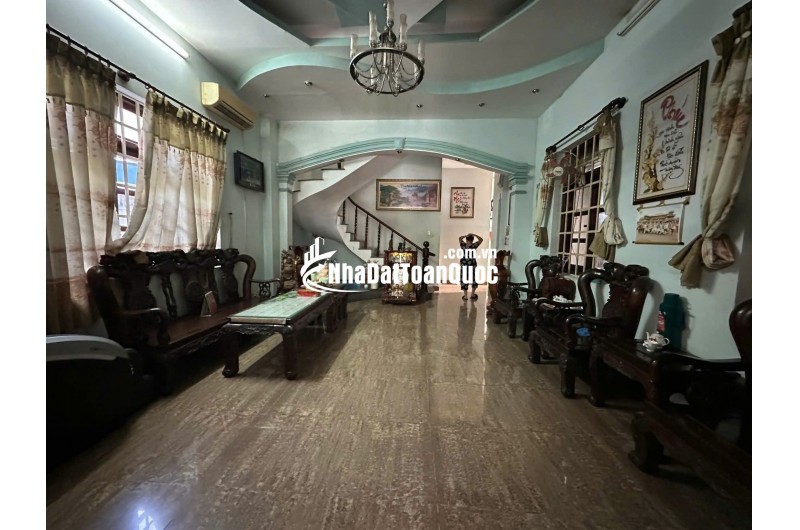 Bán nhà mặt tiền Dương Công Khi, Hóc Môn. DT 200m2, 3 tầng, 6PN. Sổ hồng, giá 15 tỷ.